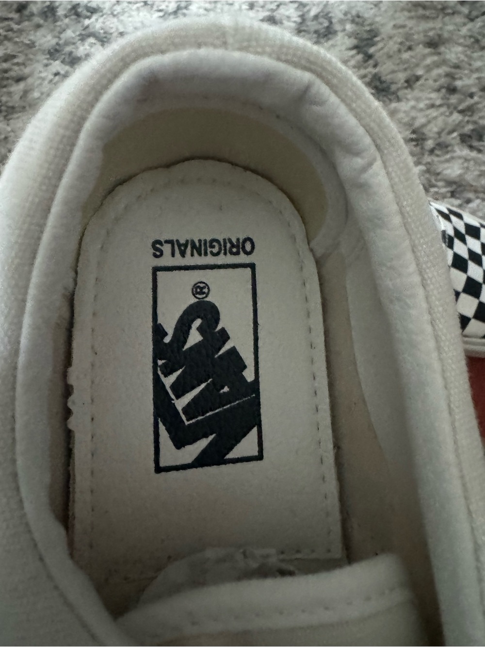 Vans men’s Checkerboard Low-Top Sneakers in Black and White - Picture 4 of 6